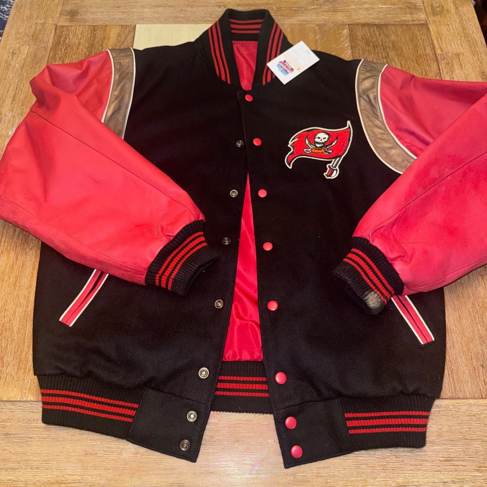 NFL Varsity Jacket Mens Medium Red Black Excellent Buccaneers Reversible Wool